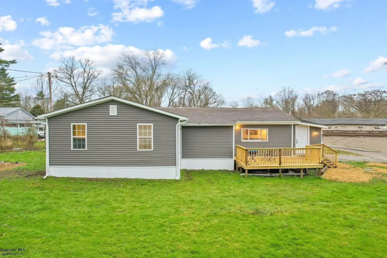 Corporate Cottage on Circle
