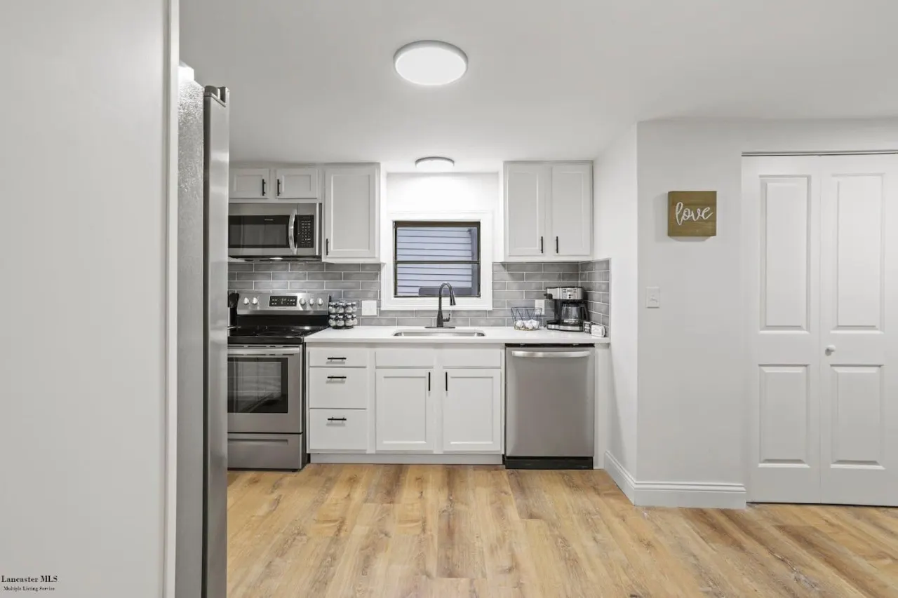 Corporate Cottage on Circle 18