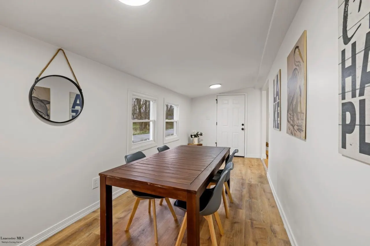 Corporate Cottage on Circle 6