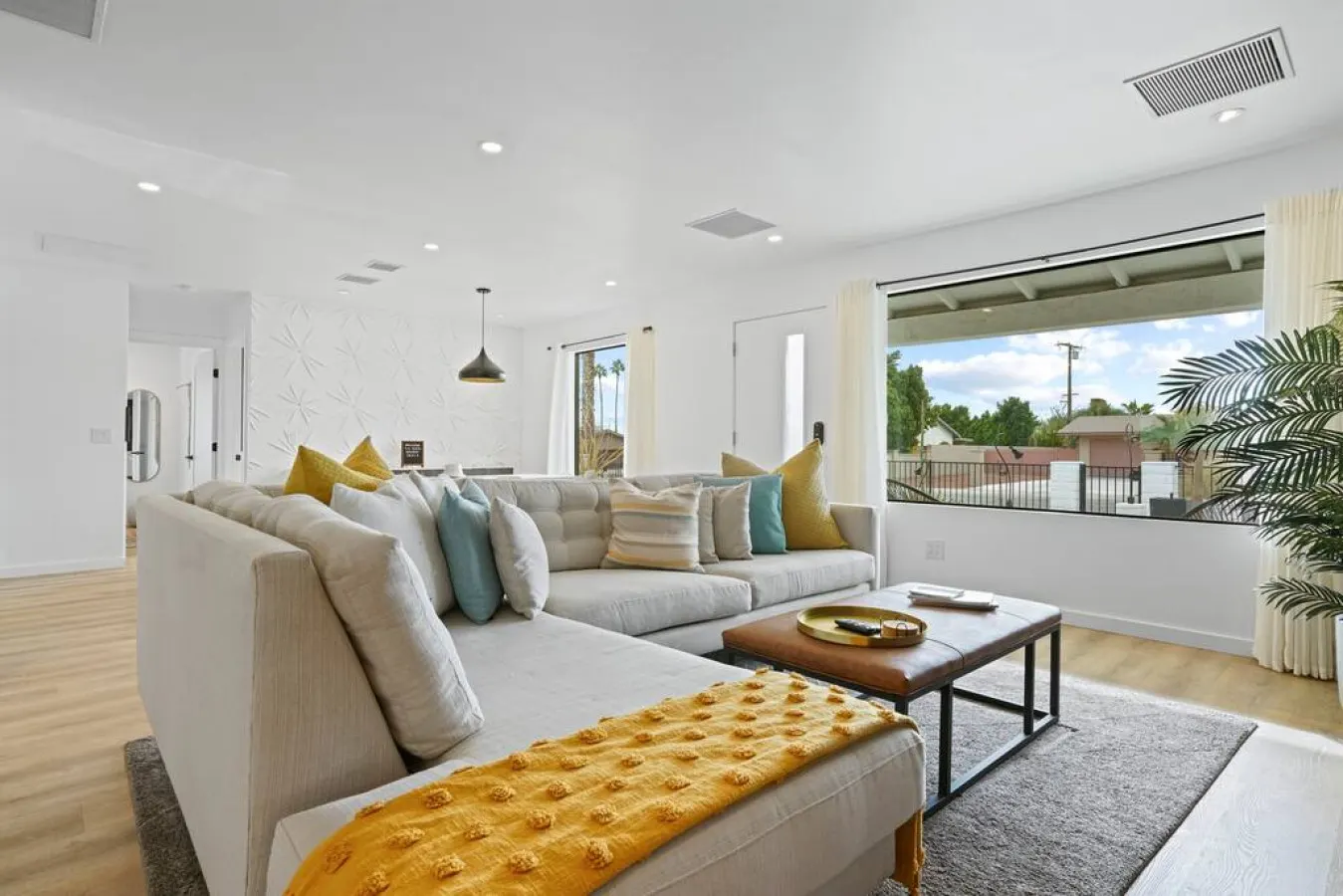 The Oasis: Palm Springs, CA 15