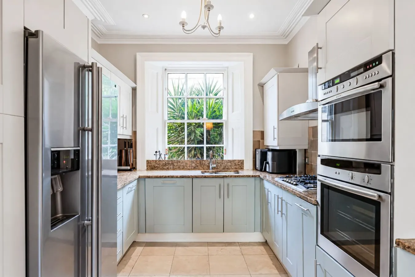 Spacious Notting Hill 3-Bed With a Home Office 15