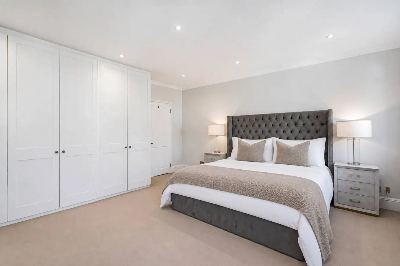 Spacious Notting Hill 3-Bed With a Home Office 18