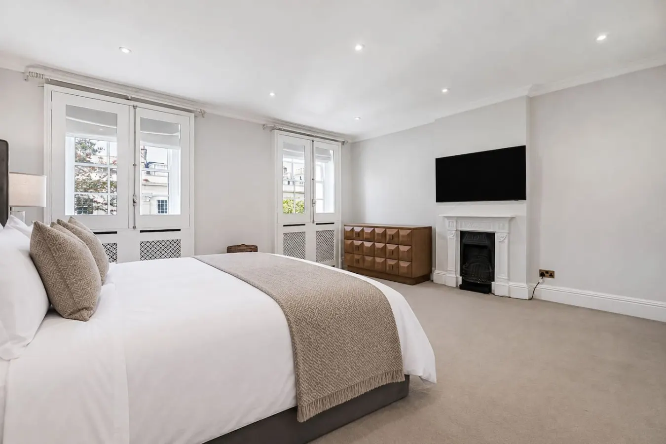 Spacious Notting Hill 3-Bed With a Home Office 20