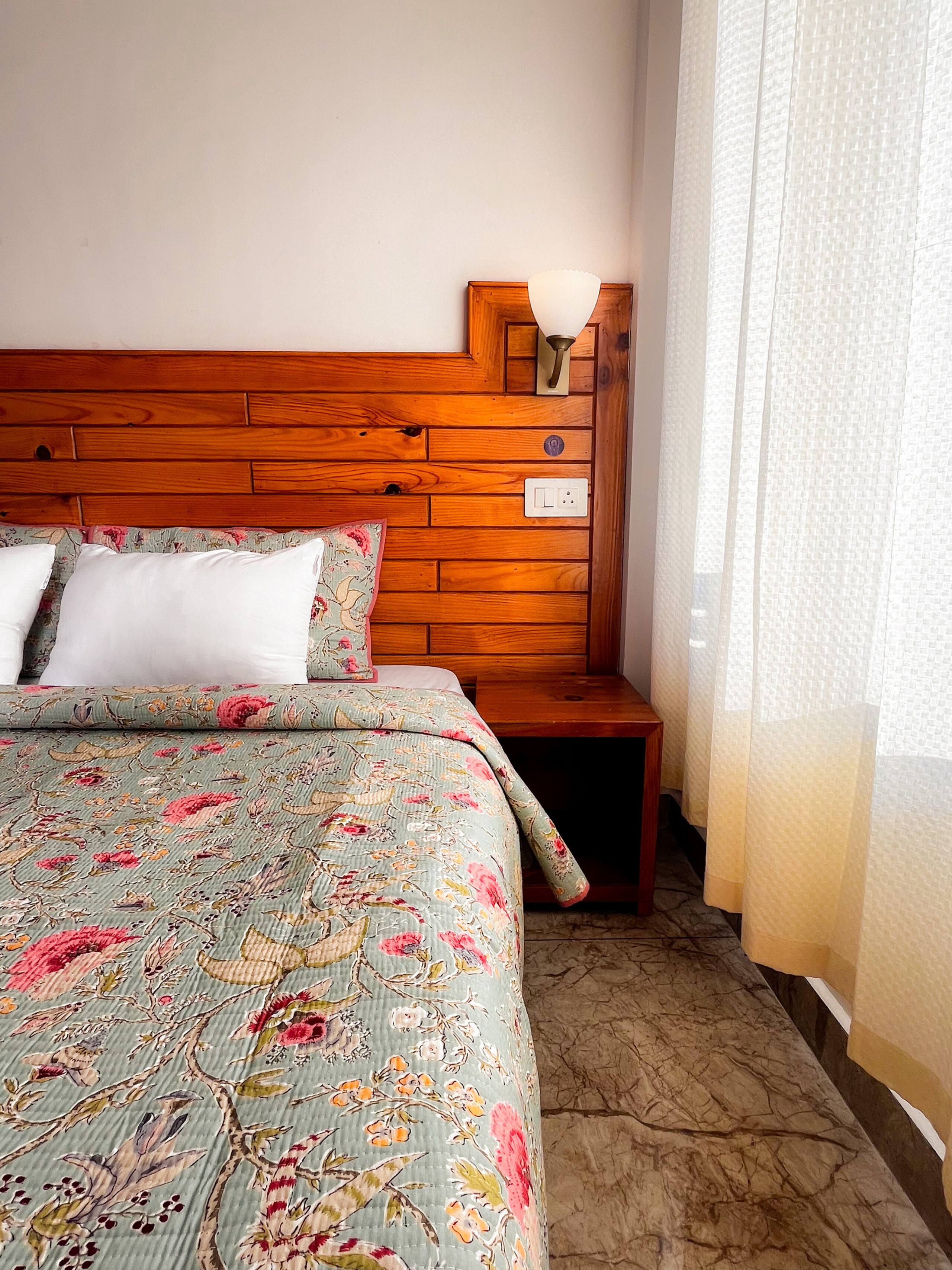 Studio Oak | Mountain View | Yutori Stays 1