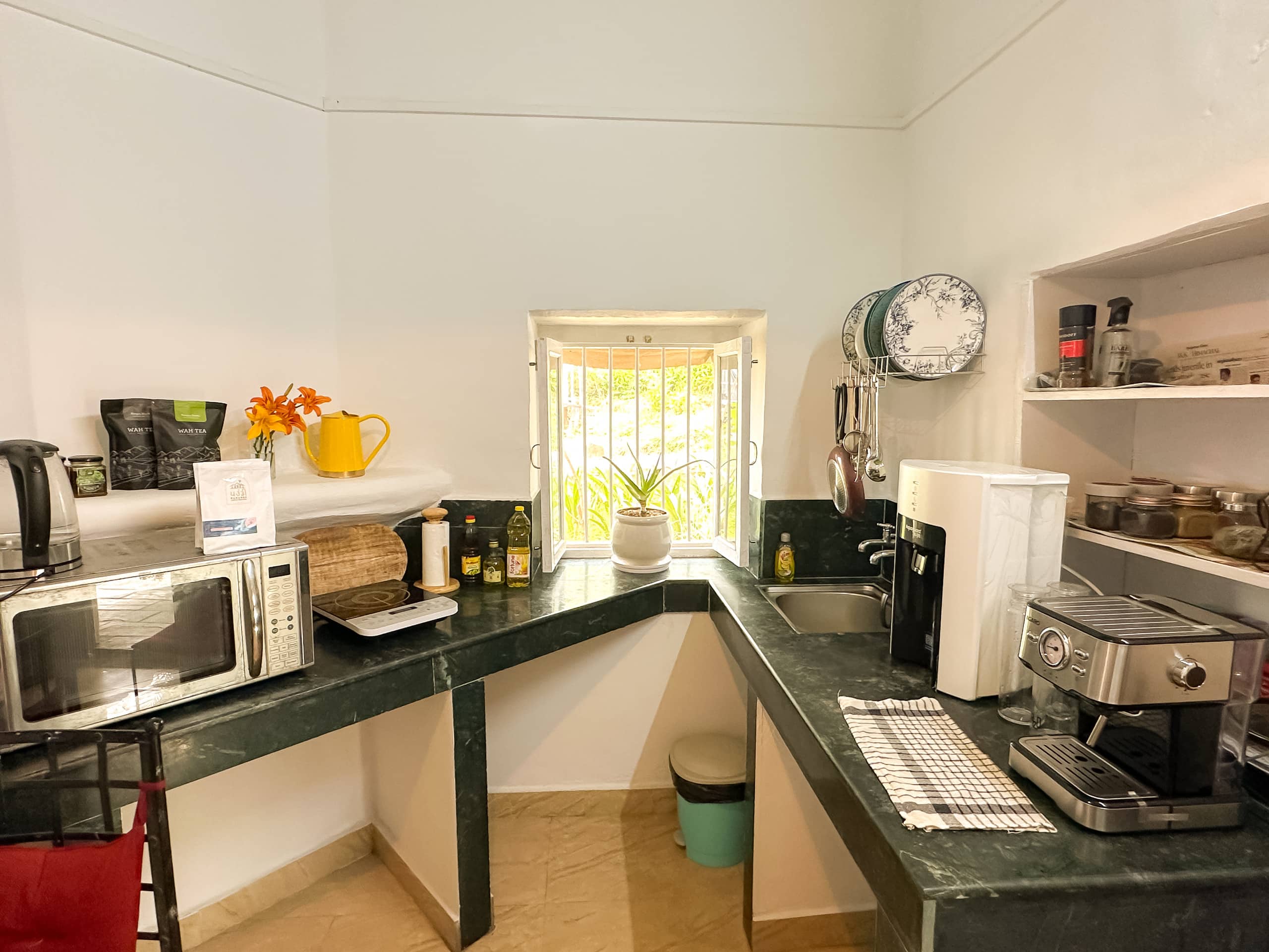 Lady Luna's Dak Bungalow 17