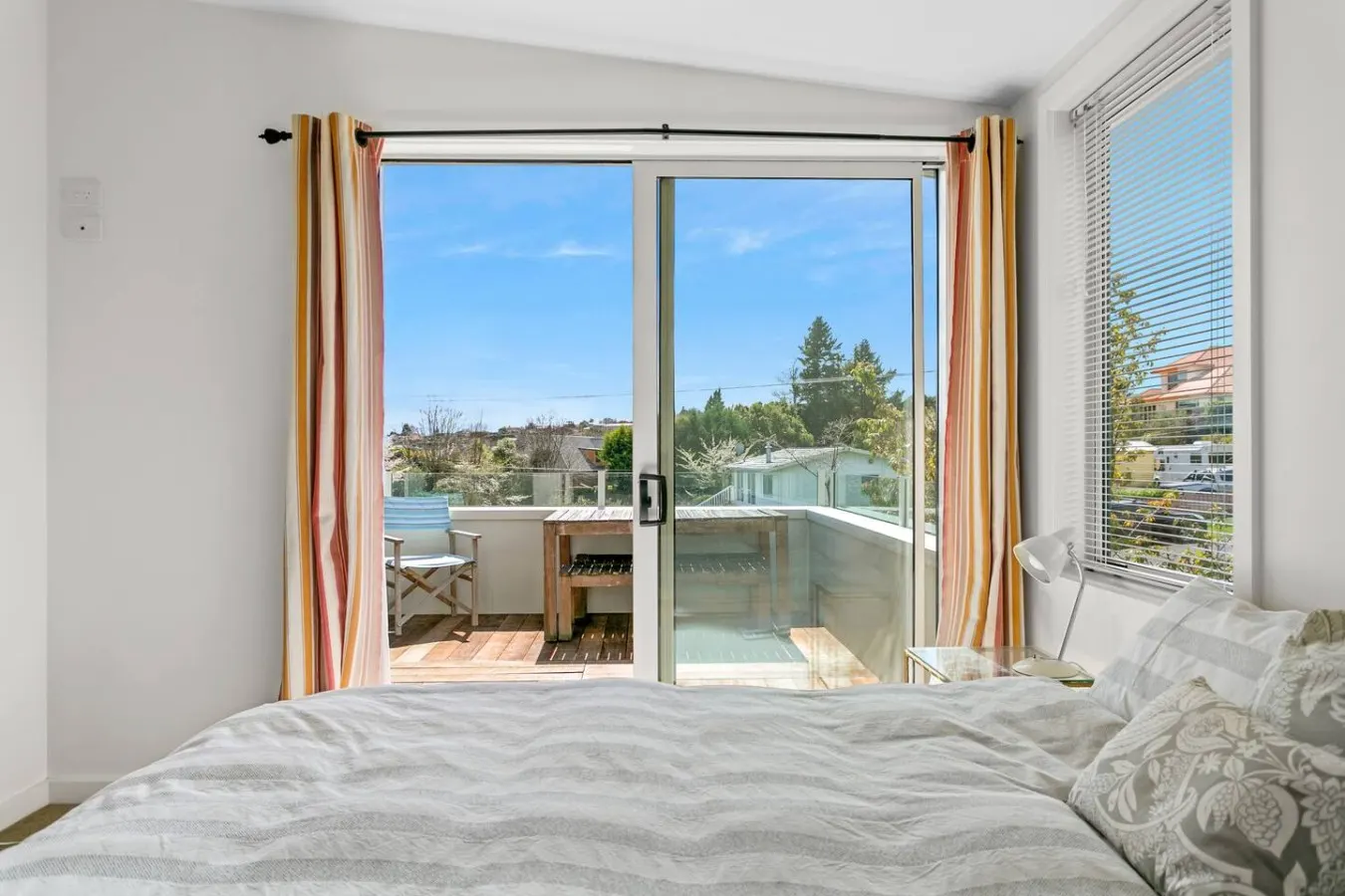 Sunny Taupō Escape Lake Views & Walk to Lake 11