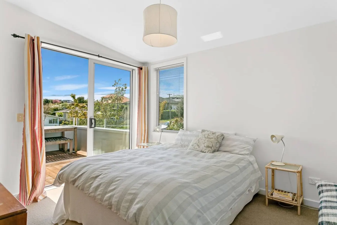 Sunny Taupō Escape Lake Views & Walk to Lake 12