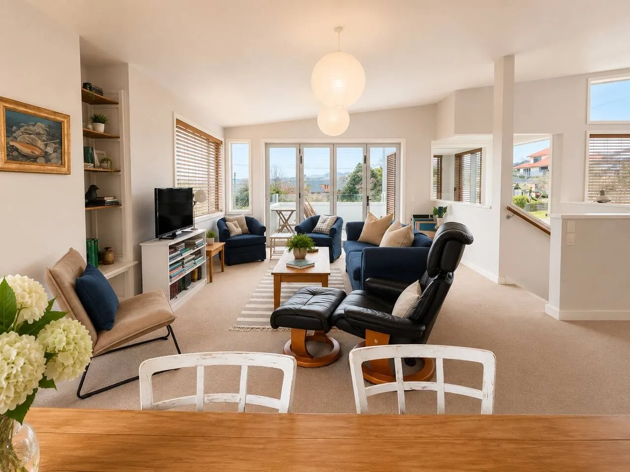 Sunny Taupō Escape Lake Views & Walk to Lake 15