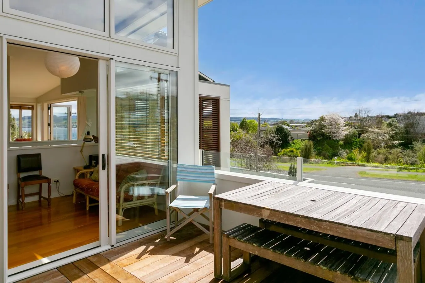Sunny Taupō Escape Lake Views & Walk to Lake 7