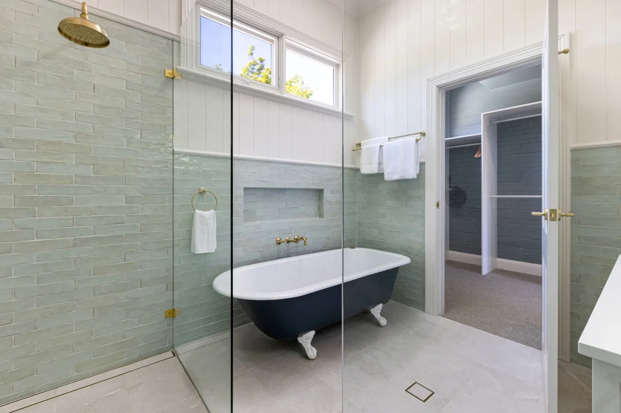 Coryong - A grand residence, 500m from Leura mall 9