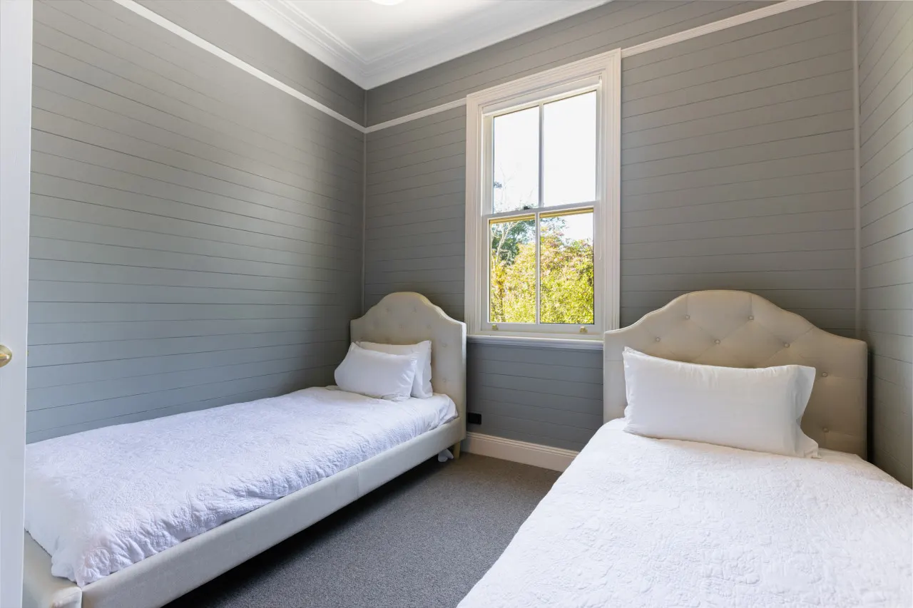 Coryong - A grand residence, 500m from Leura mall 11