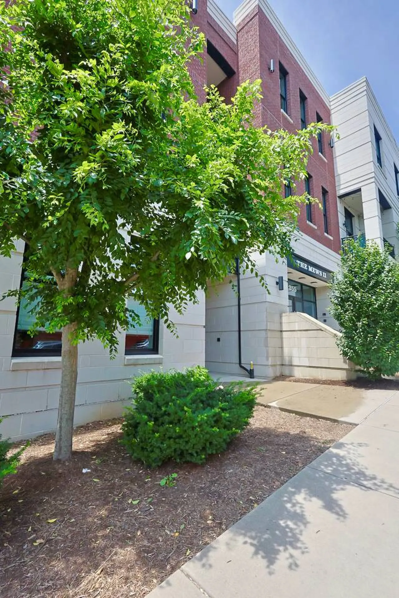 ⁂ Luxury Condo in Quiet Downtown Area ⁂ 11