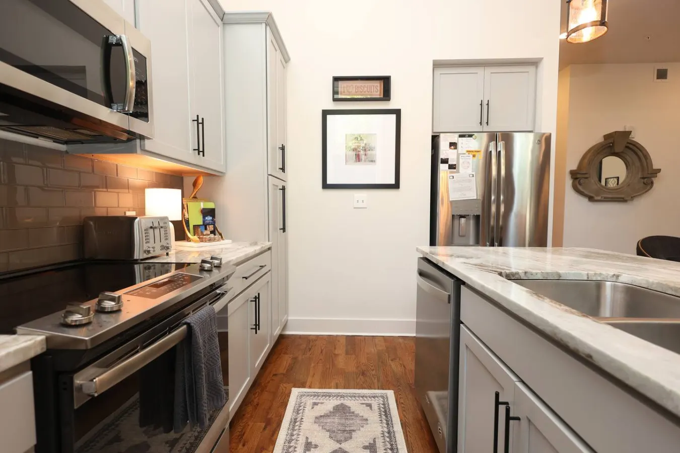 ⁂ Luxury Condo in Quiet Downtown Area ⁂ 14