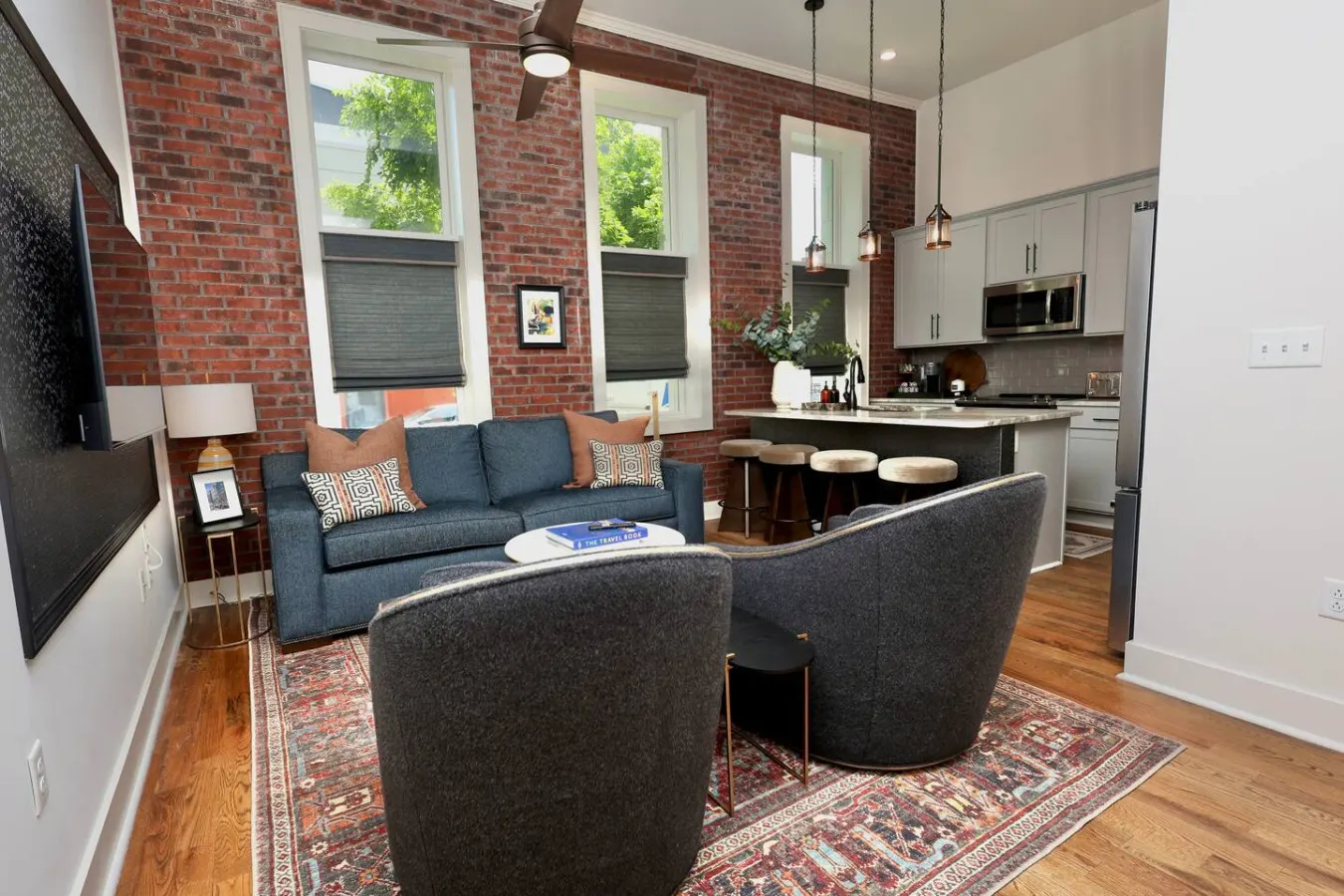 ⁂ Luxury Condo in Quiet Downtown Area ⁂ 16