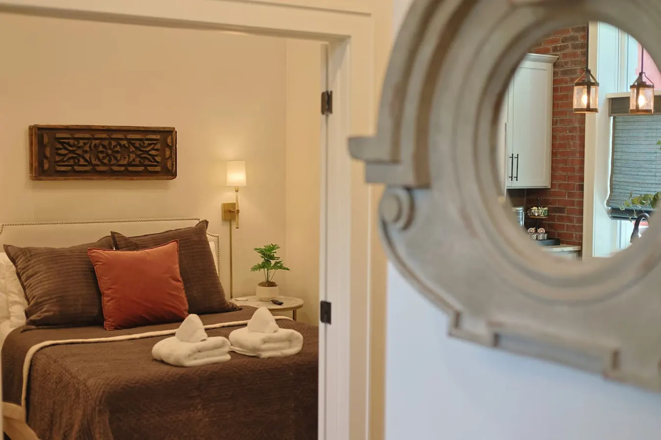 ⁂ Luxury Condo in Quiet Downtown Area ⁂ 17