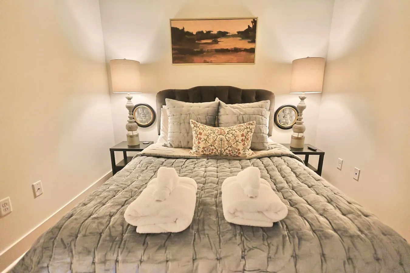 ⁂ Luxury Condo in Quiet Downtown Area ⁂ — photo 4