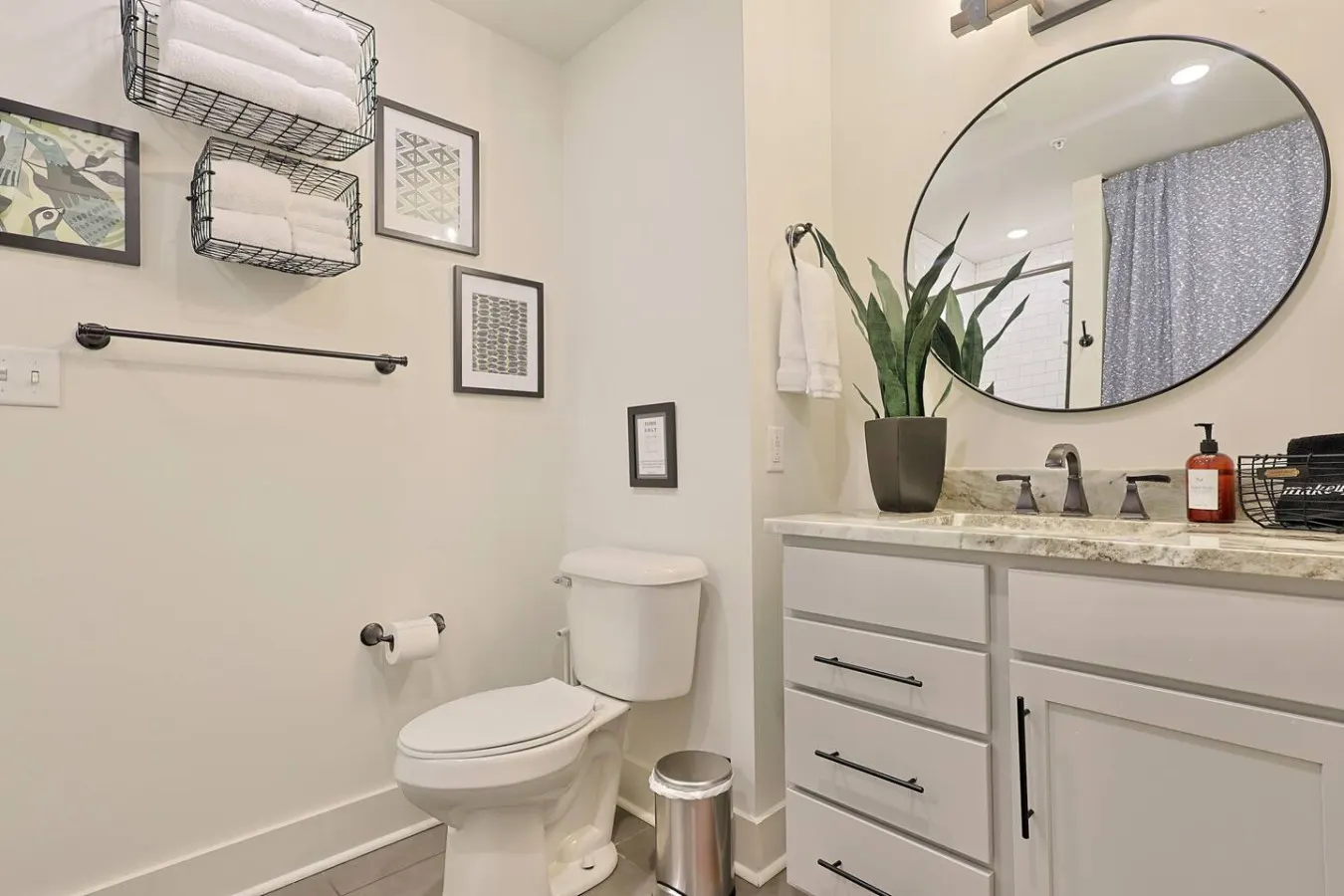 ⁂ Luxury Condo in Quiet Downtown Area ⁂ — photo 5