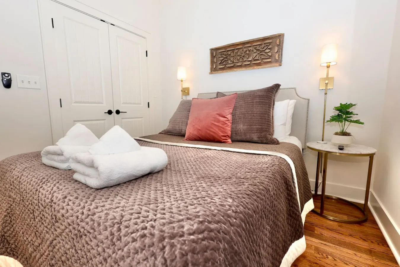 ⁂ Luxury Condo in Quiet Downtown Area ⁂ 7