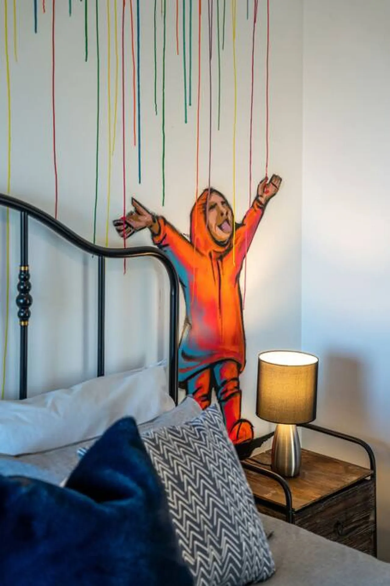 Splash Graffiti—Creative Street-Art Loft in CBD 14