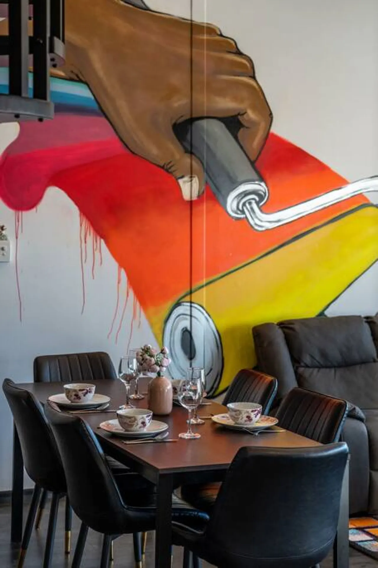 Splash Graffiti—Creative Street-Art Loft in CBD 7