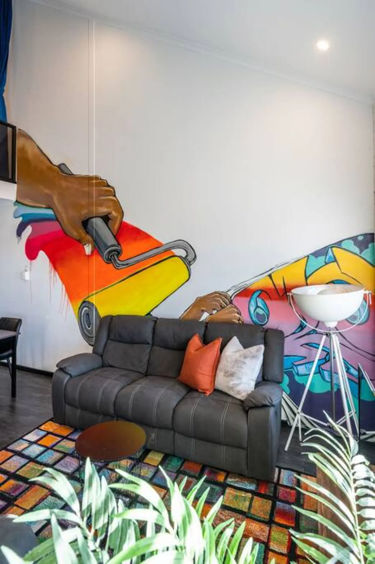Splash Graffiti—Creative Street-Art Loft in CBD 8