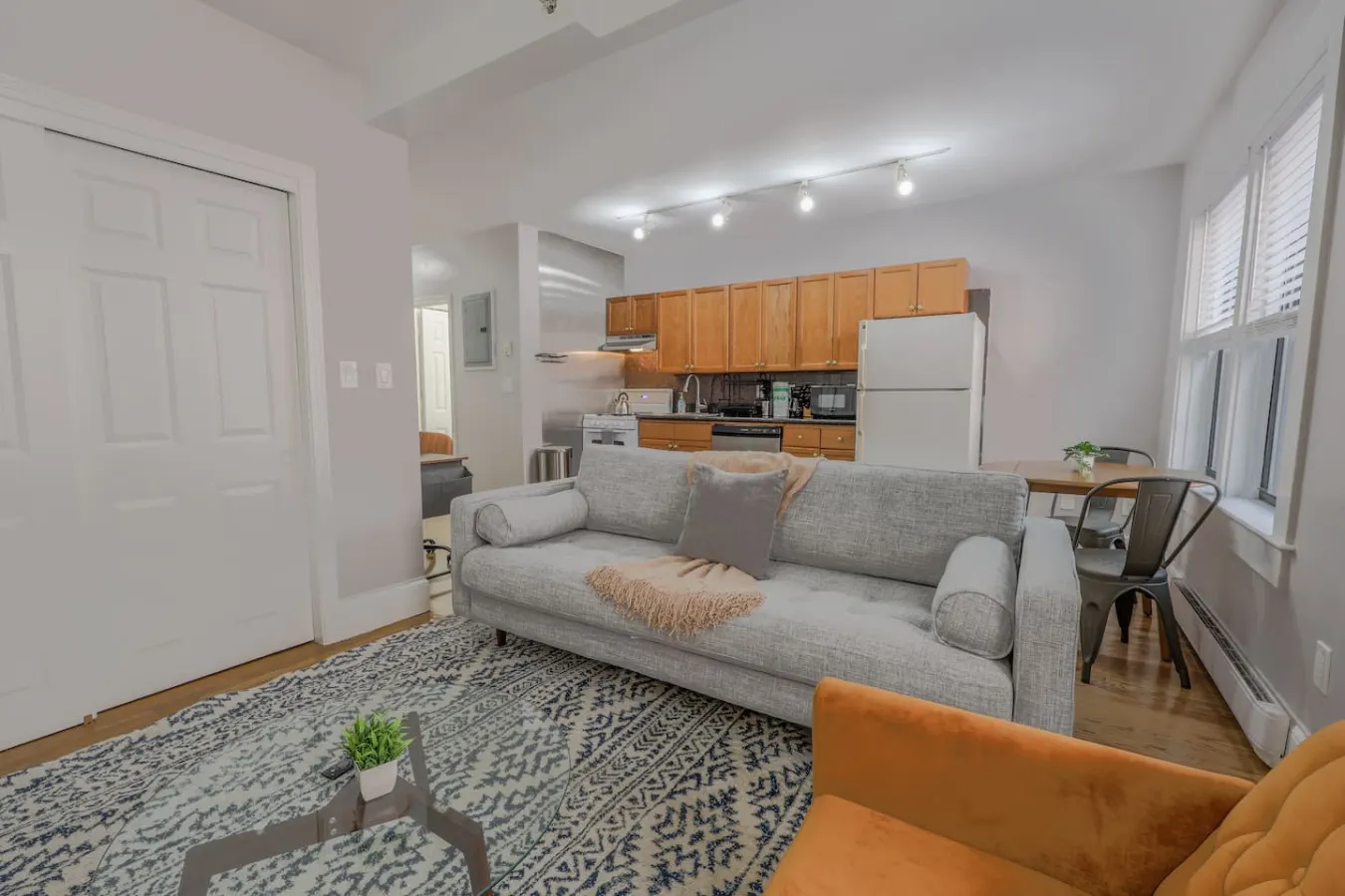 Bright 1 Bedroom Downtown Boston 10