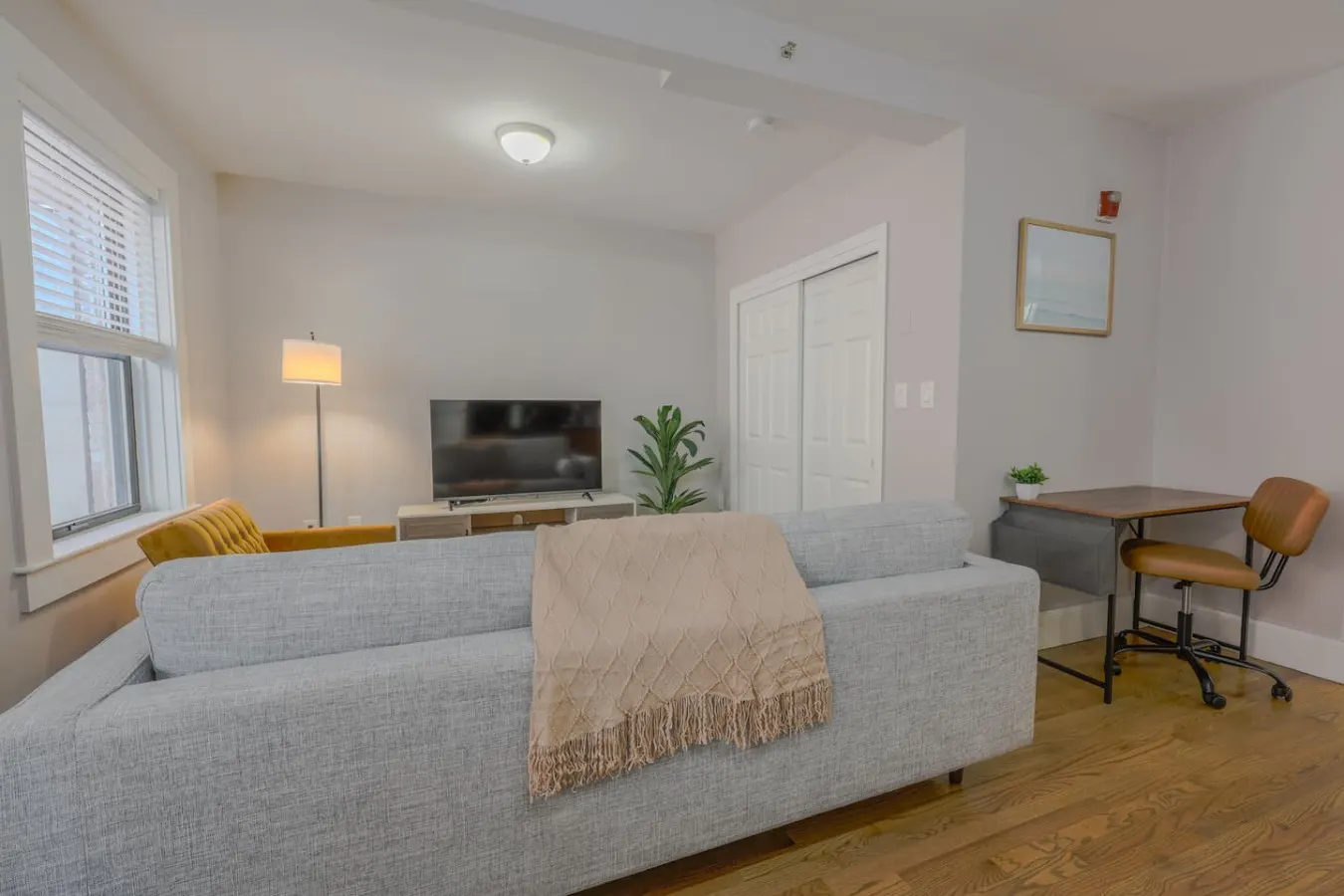 Bright 1 Bedroom Downtown Boston 8