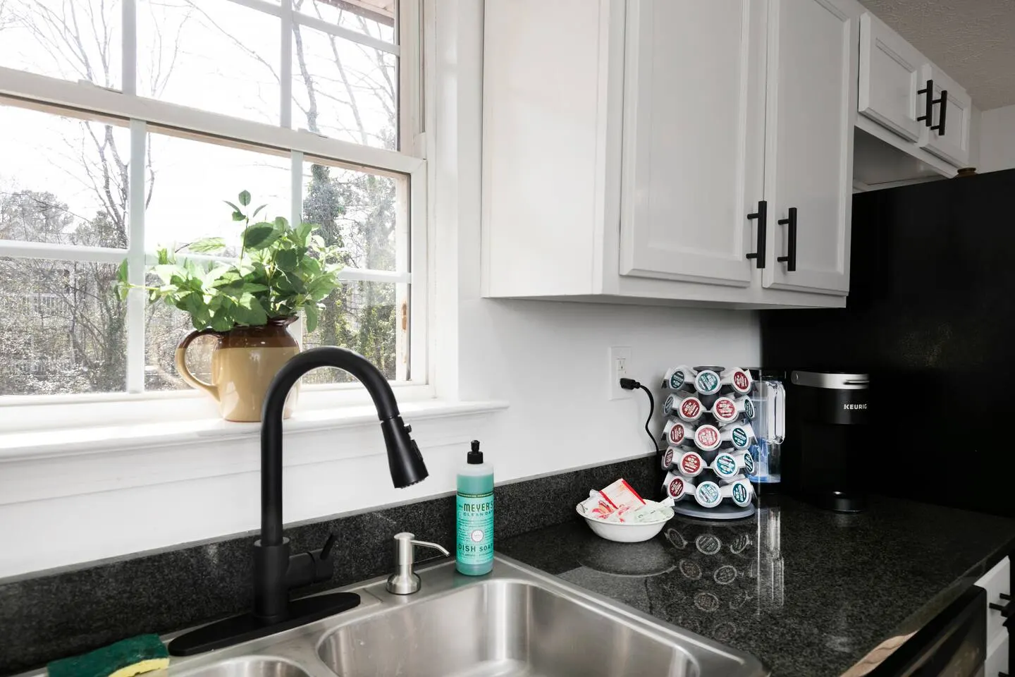 Charming Townhouse Close to Lakepoint with 2 Be/Ba 10
