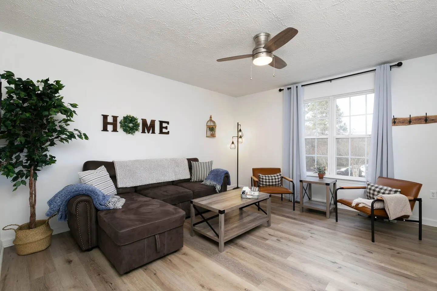 Charming Townhouse Close to Lakepoint with 2 Be/Ba 13