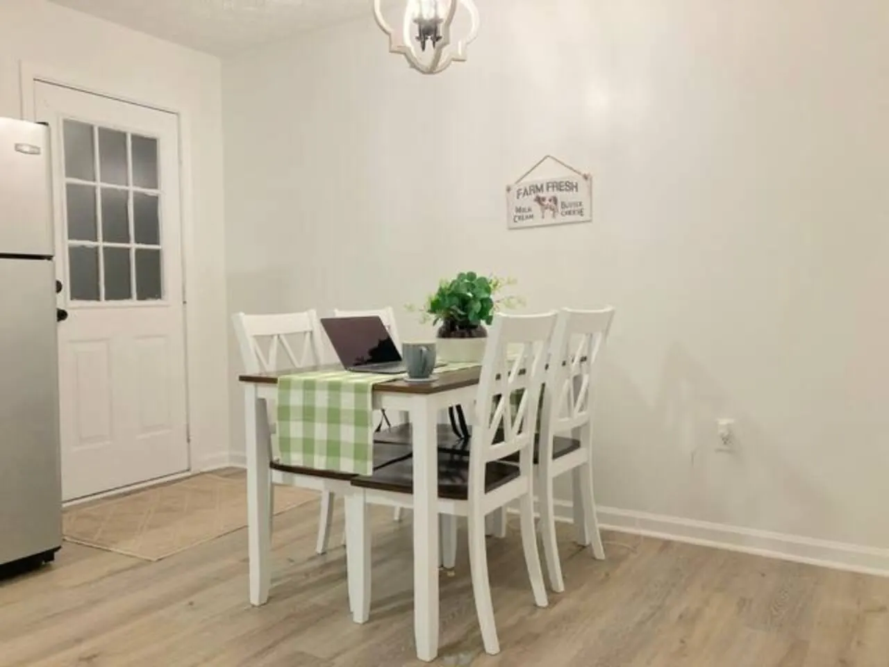 Charming Townhouse Close to Lakepoint with 2 Be/Ba 14