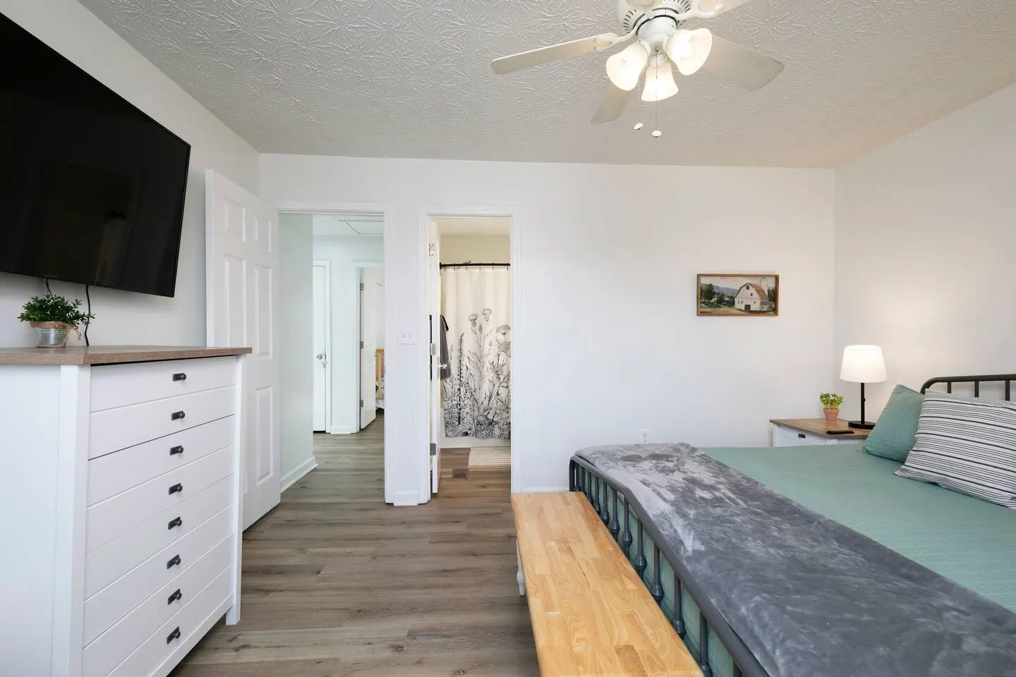 Charming Townhouse Close to Lakepoint with 2 Be/Ba 15