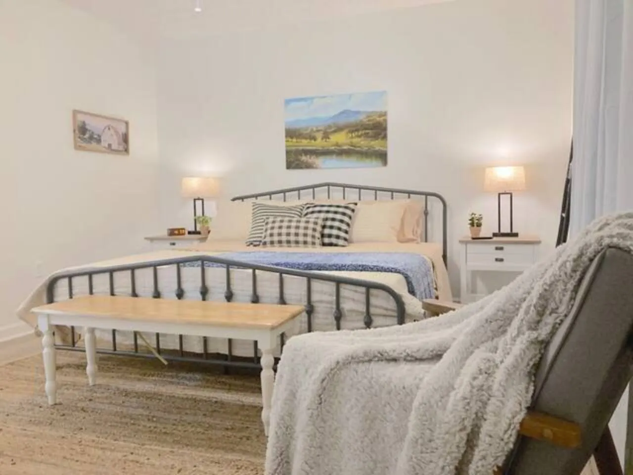 Charming Townhouse Close to Lakepoint with 2 Be/Ba 16