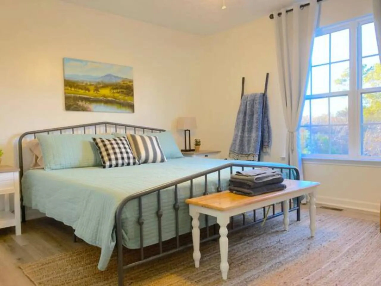 Charming Townhouse Close to Lakepoint with 2 Be/Ba 18