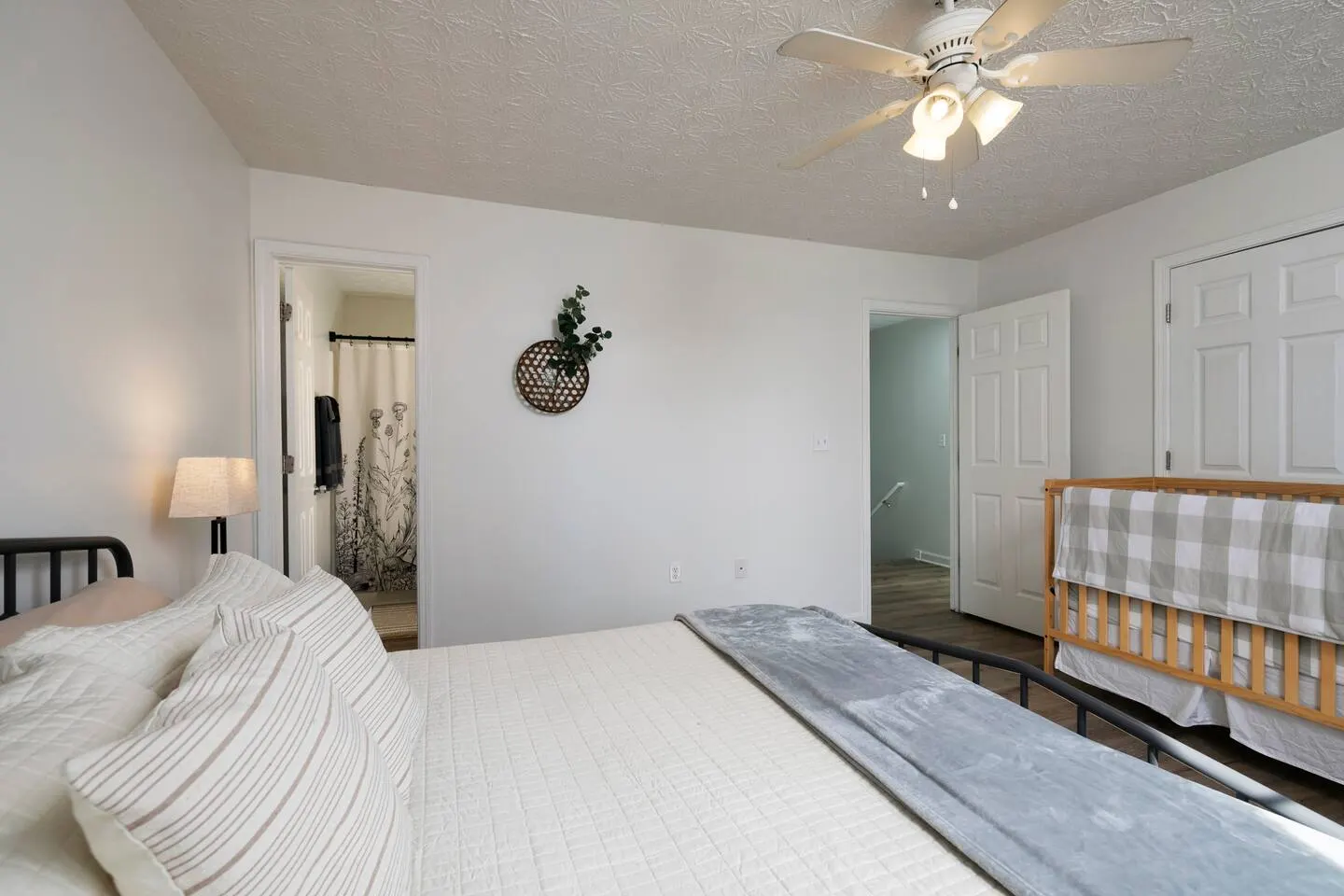 Charming Townhouse Close to Lakepoint with 2 Be/Ba 19