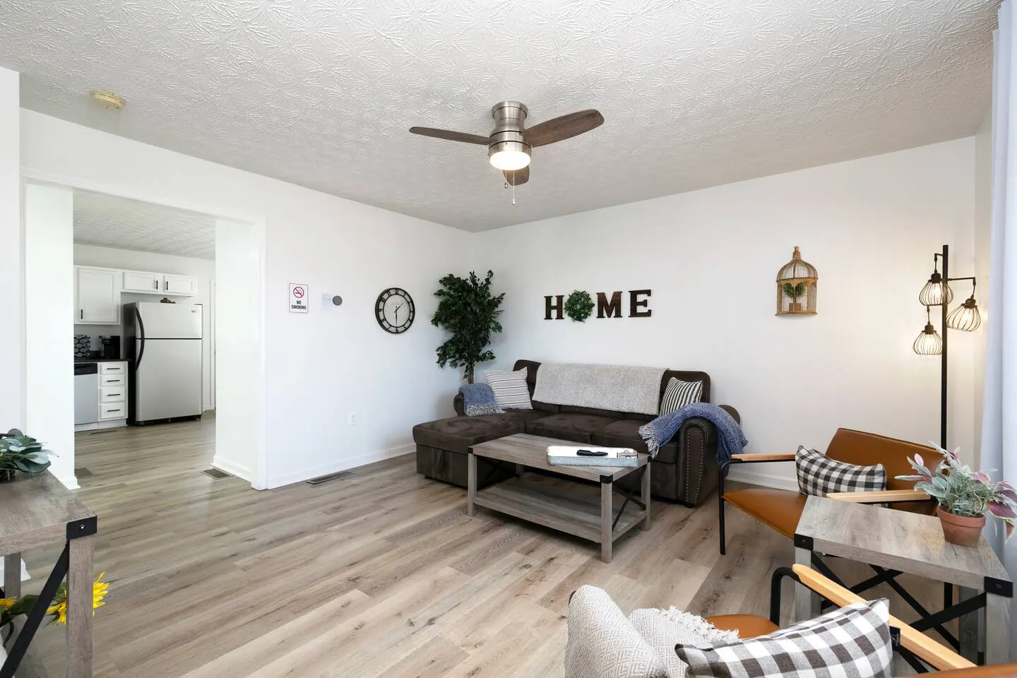 Charming Townhouse Close to Lakepoint with 2 Be/Ba 4
