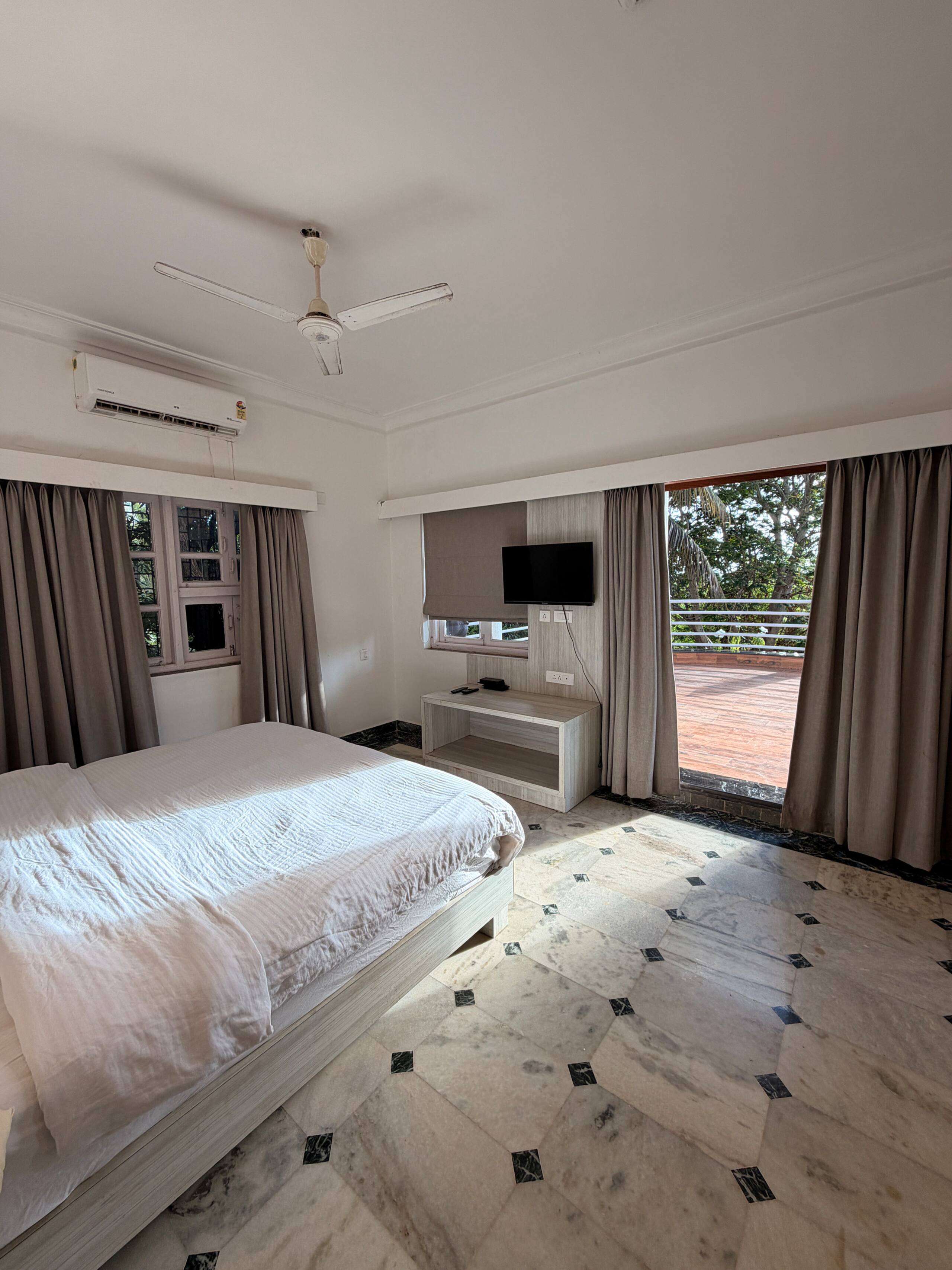 Sea View 4BHK Private Pool Villa in North Goa 8