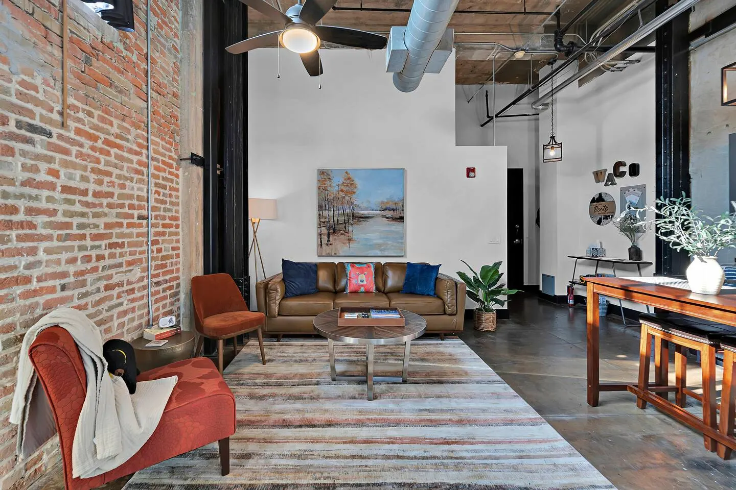 Lil' Mesquite at Behrens Lofts- Dwntwn Luxury Loft 19