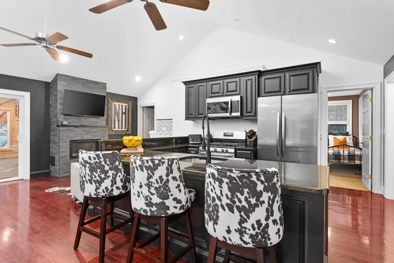 Wild, Wild West Side! Hot tub, Games, Dog Friendly 6