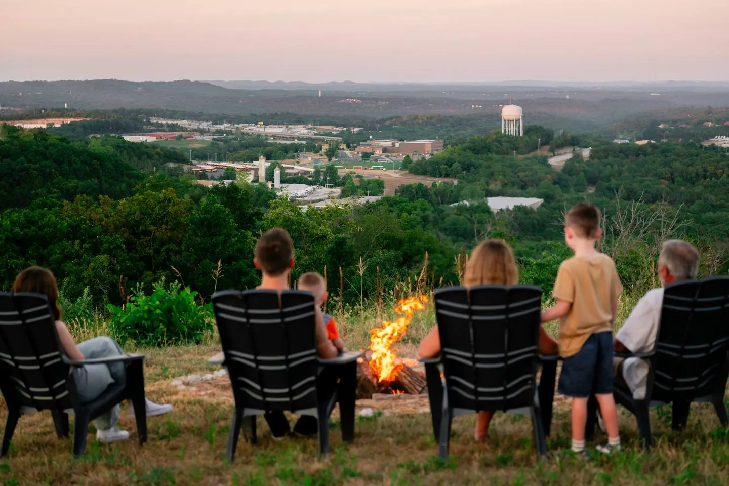 Views! Historic Branson Home, Swings, Firepit, Fun 2