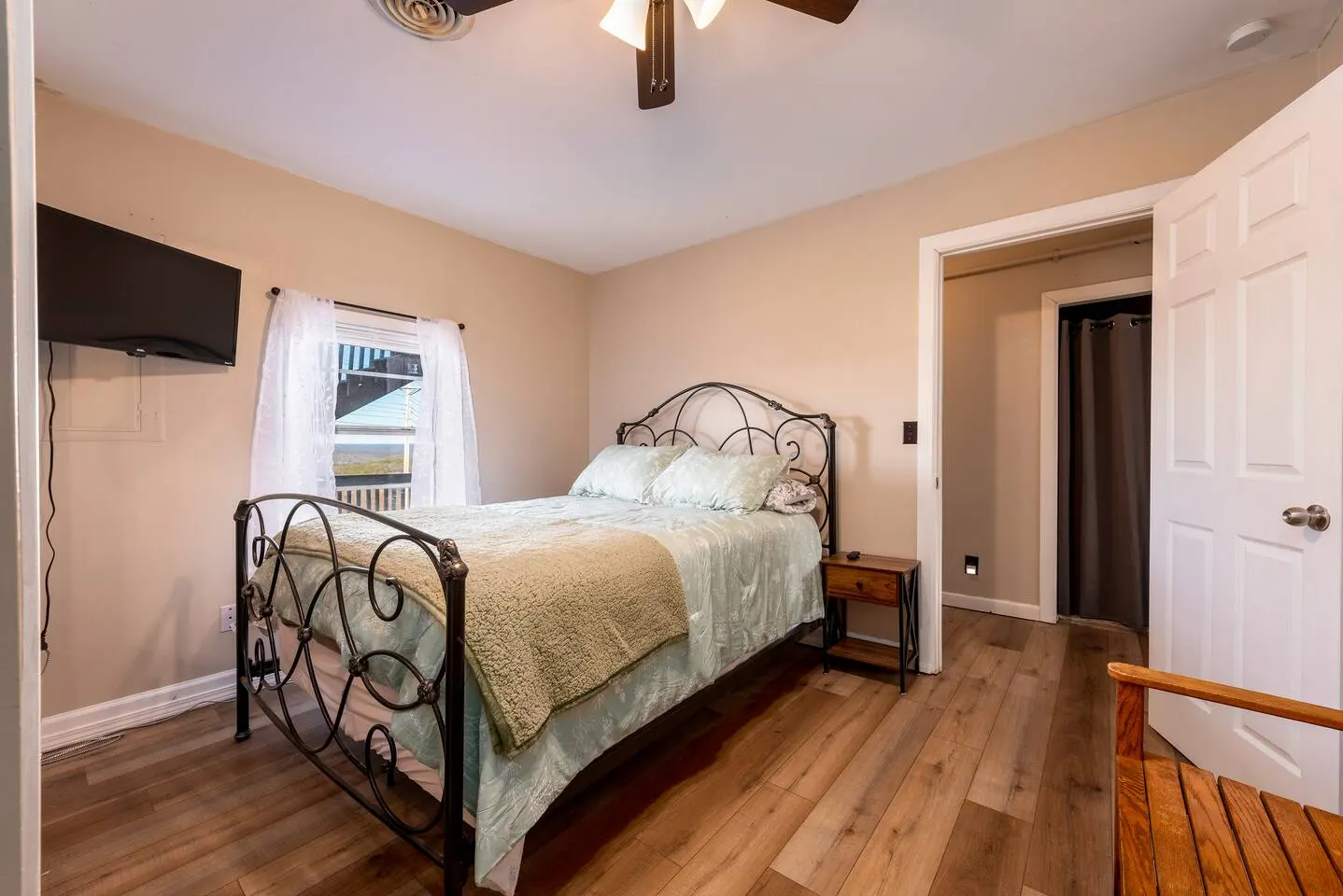 Views! Historic Branson Home, Swings, Firepit, Fun 11