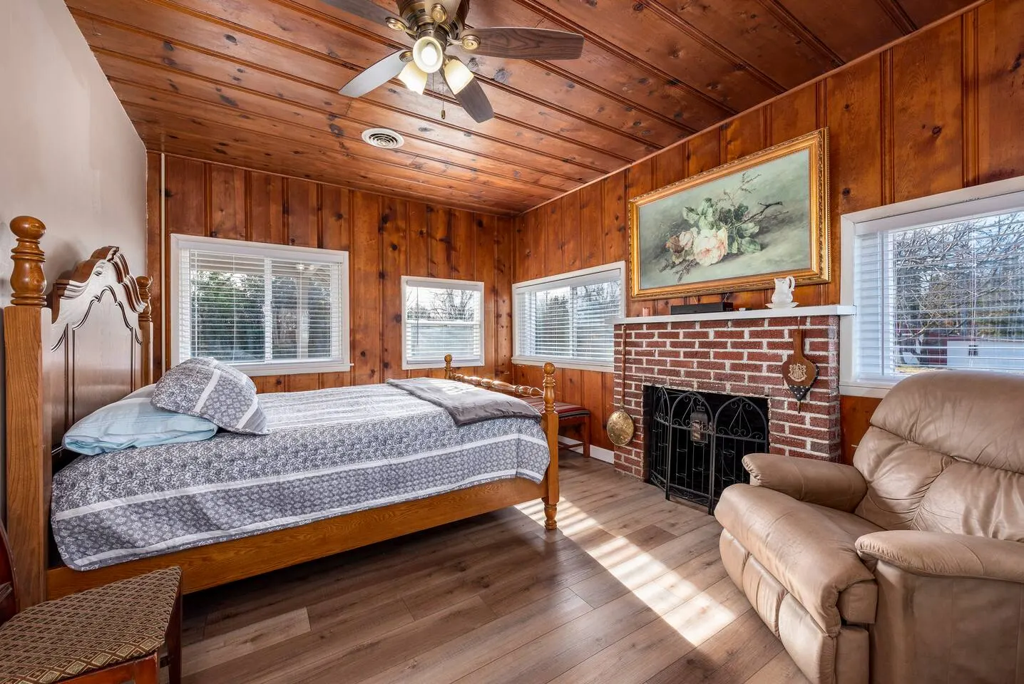 Views! Historic Branson Home, Swings, Firepit, Fun 3