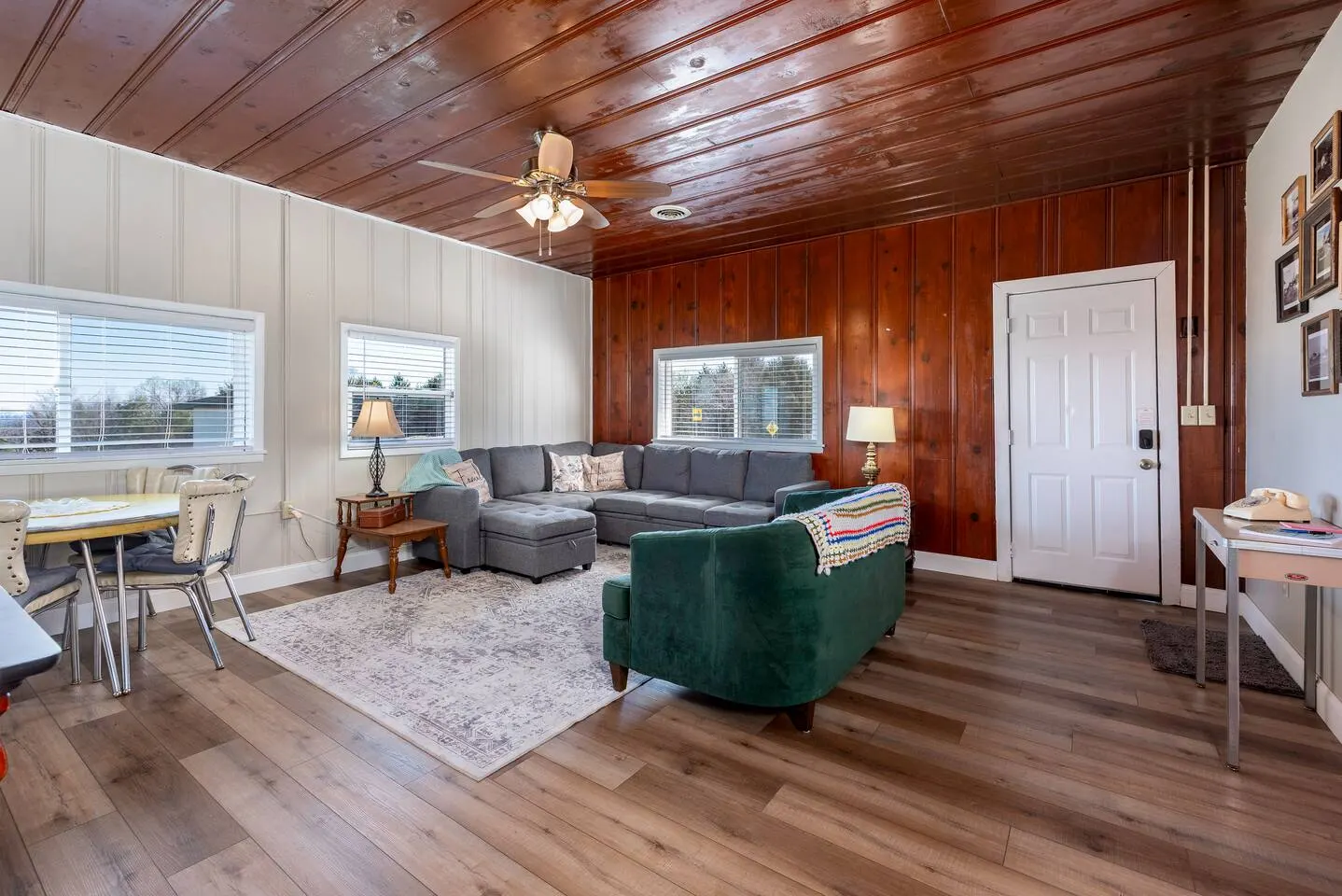 Views! Historic Branson Home, Swings, Firepit, Fun 4