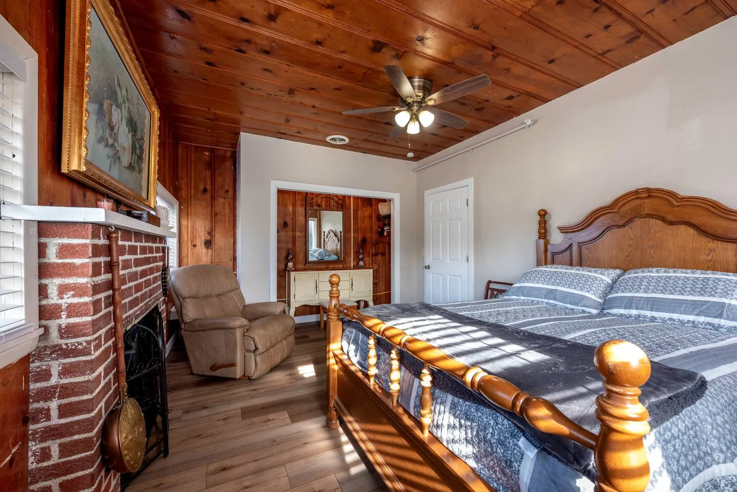 Views! Historic Branson Home, Swings, Firepit, Fun 5