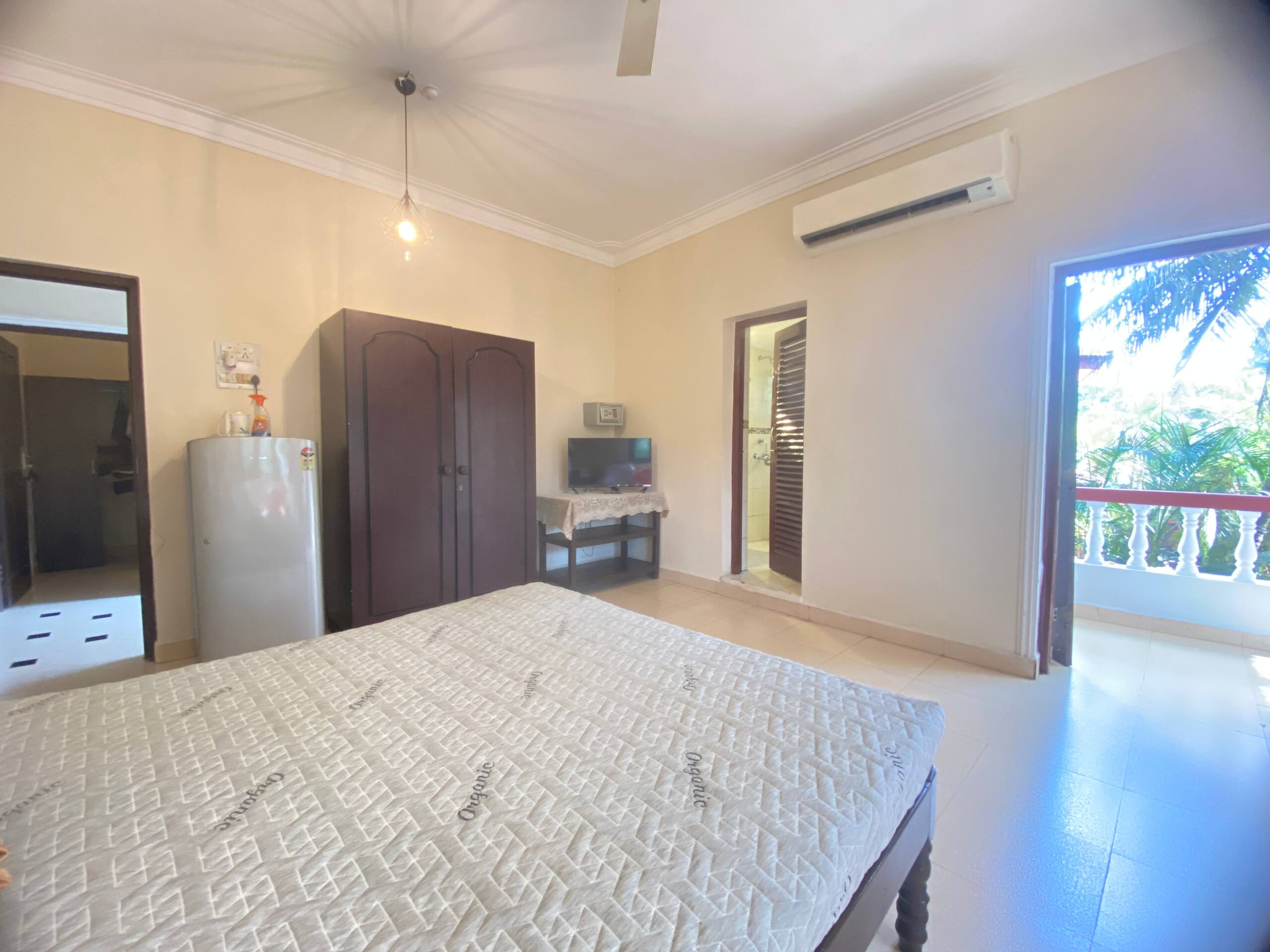 4 bedroom beach Side apartment, Candolim Goa 34