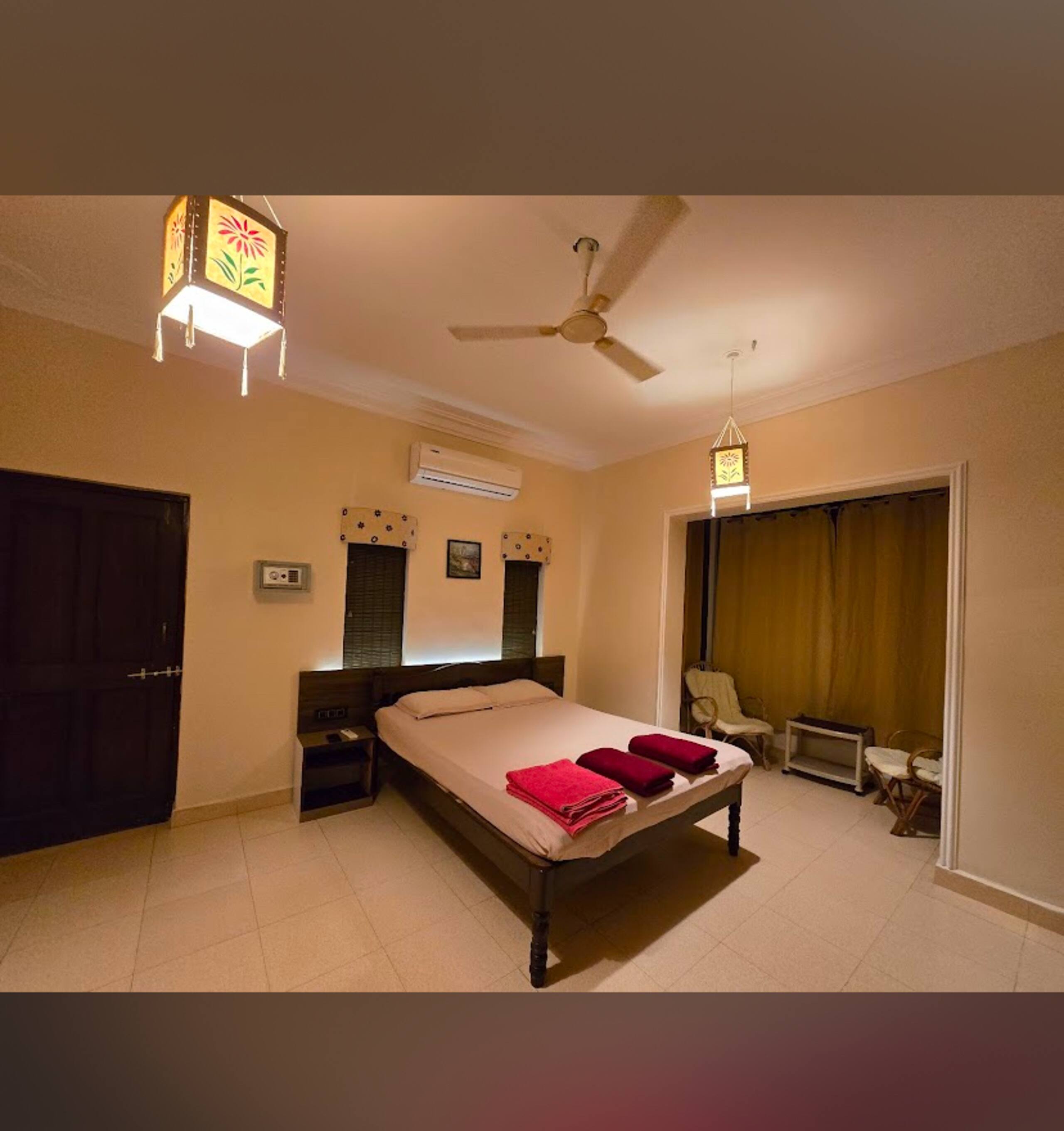 4 bedroom beach Side apartment, Candolim Goa 12