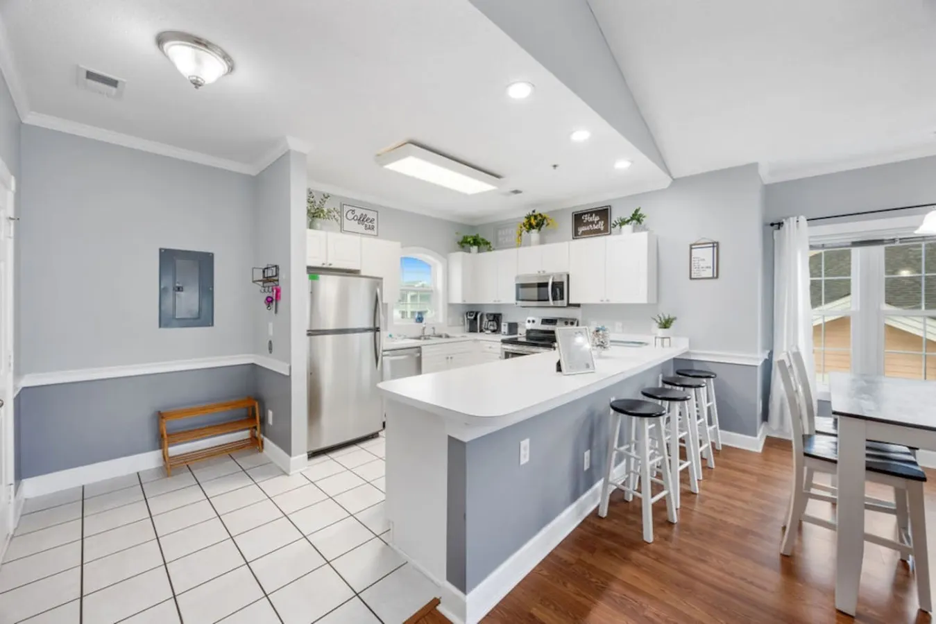 8 Min to Beach Pool, Balcony, Steps to Fun! 2