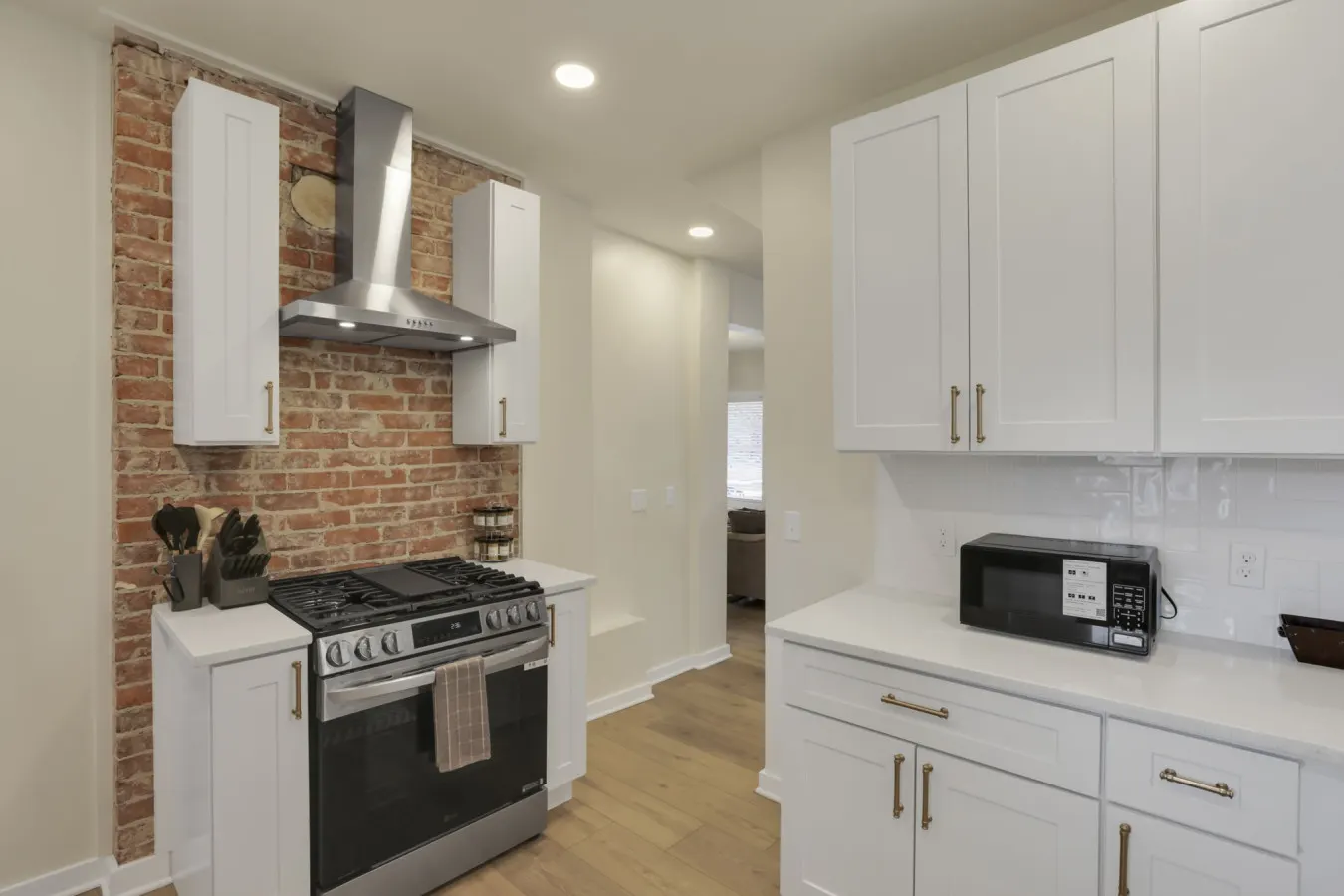 Cozy Housing on Oak 13