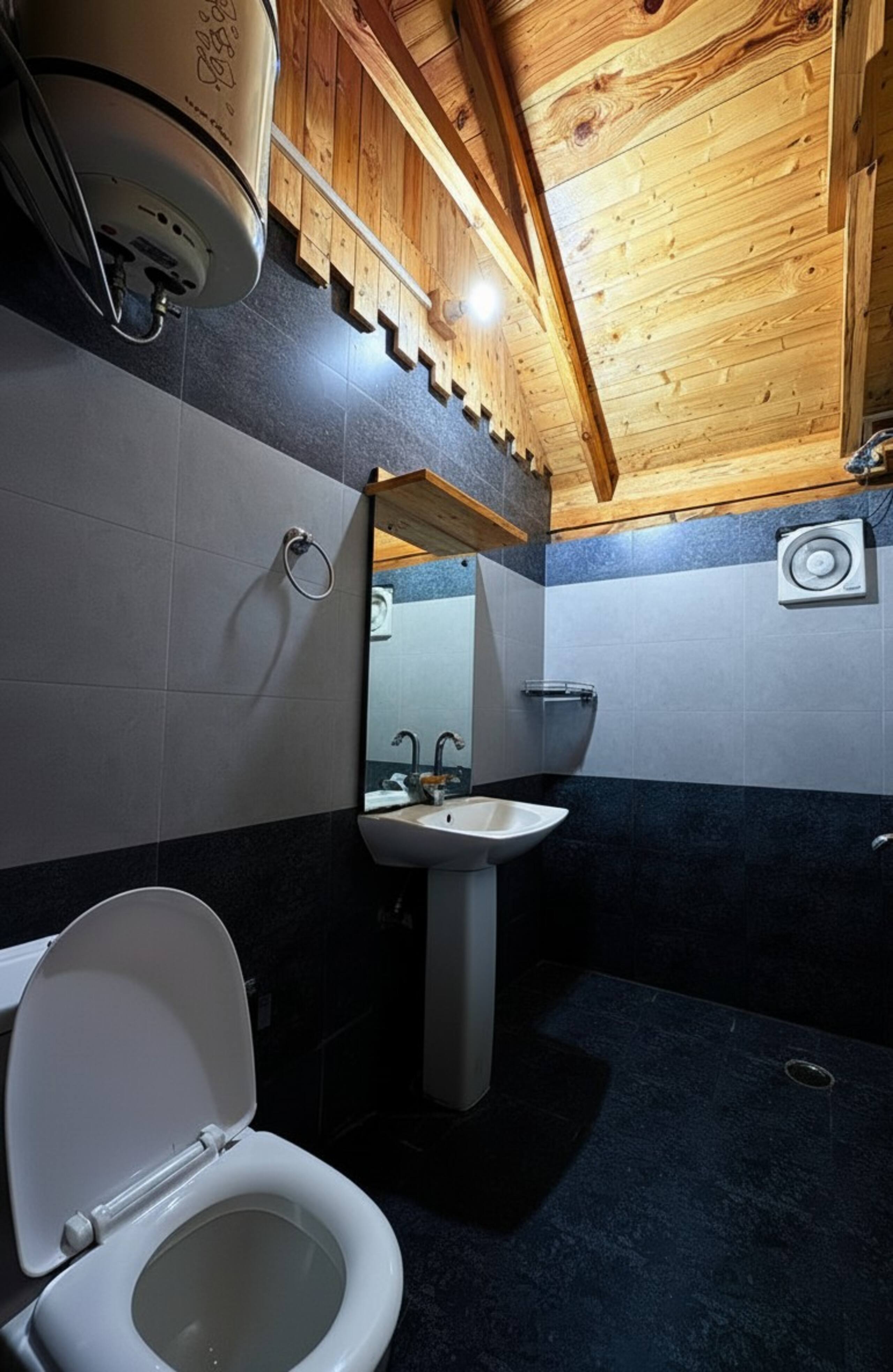 IOI Echoes Room : Cozy Stay in Dalhousie 14