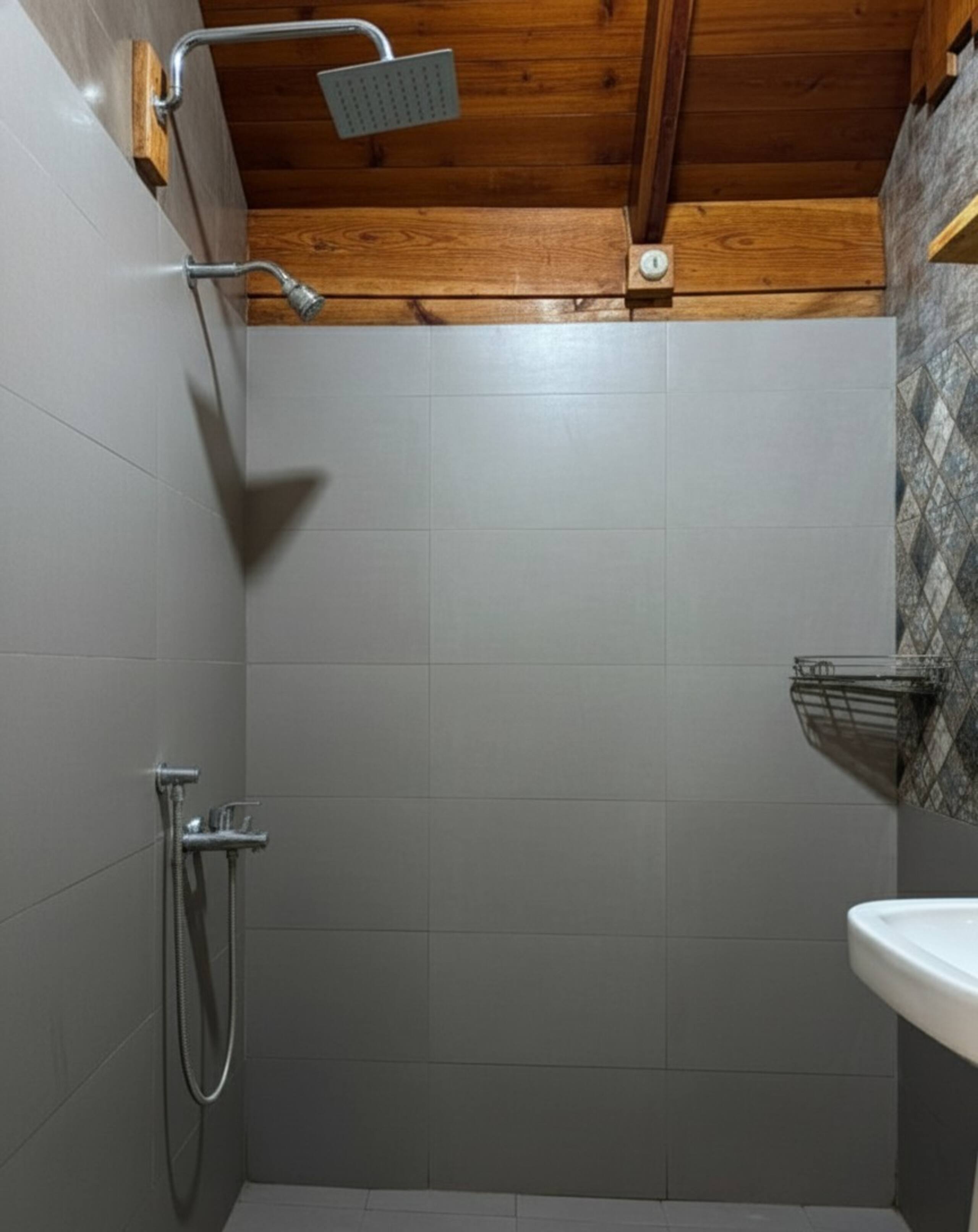 IOI Echoes Room : Cozy Stay in Dalhousie 7