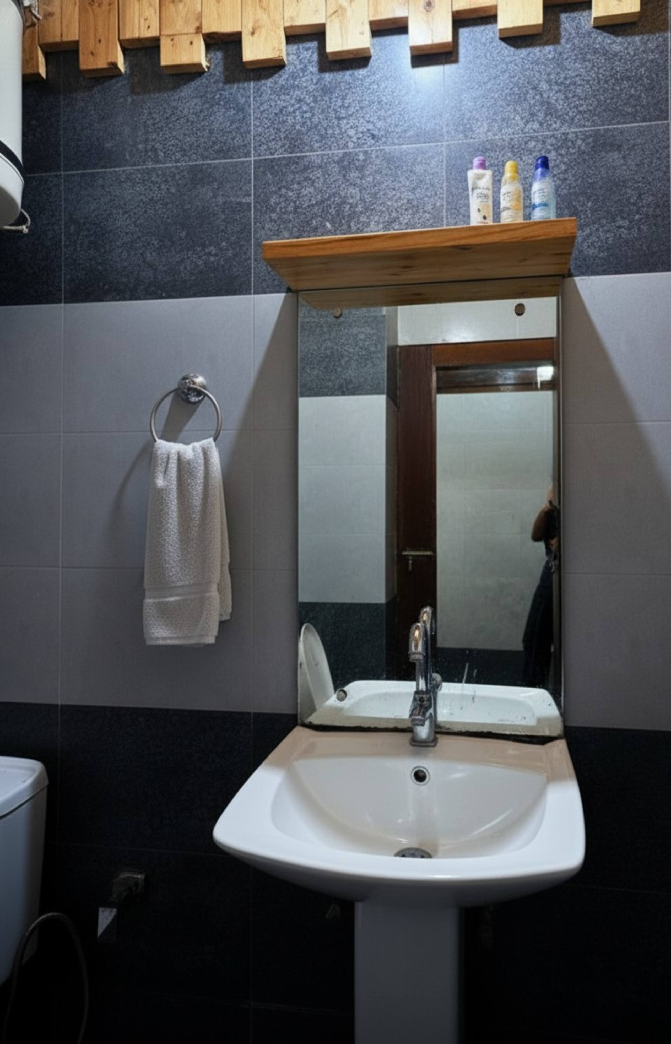 IOI Echoes Room : Cozy Stay in Dalhousie 16